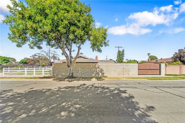 5892 Meadowlark Drive, Huntington Beach, CA 92649