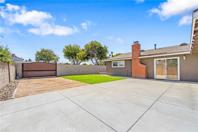 5892 Meadowlark Drive, Huntington Beach, CA 92649