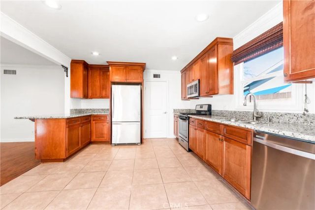 5892 Meadowlark Drive, Huntington Beach, CA 92649