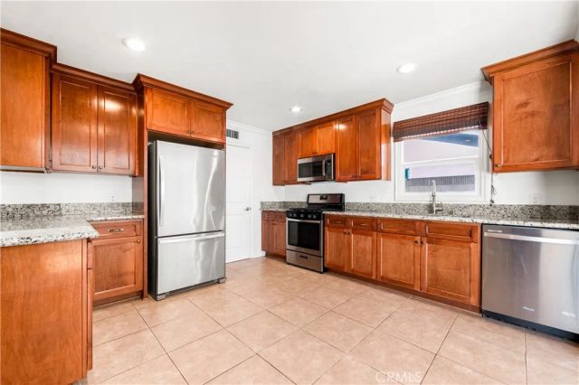 5892 Meadowlark Drive, Huntington Beach, CA 92649