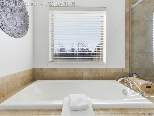 6866 Williamsbury Circle, Clarkston, MI 48348