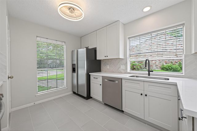 106 Breezy Point Pl, Spring, TX 77381