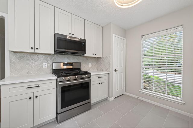 106 Breezy Point Pl, Spring, TX 77381