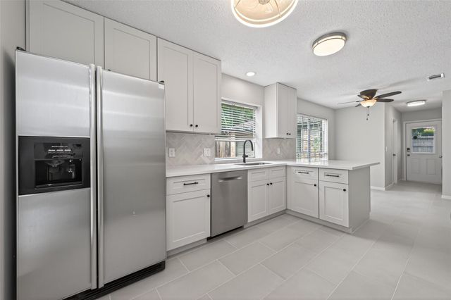 106 Breezy Point Pl, Spring, TX 77381