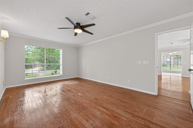 106 Breezy Point Pl, Spring, TX 77381