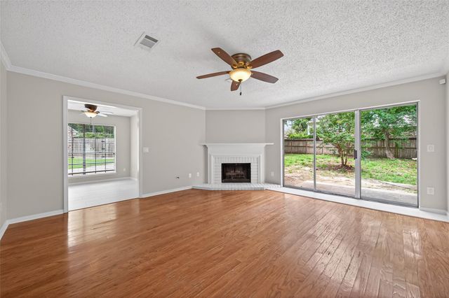 106 Breezy Point Pl, Spring, TX 77381