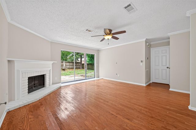 106 Breezy Point Pl, Spring, TX 77381