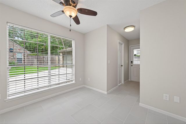 106 Breezy Point Pl, Spring, TX 77381