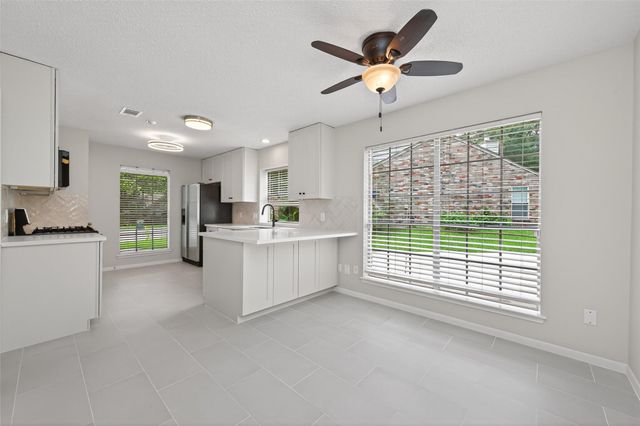 106 Breezy Point Pl, Spring, TX 77381