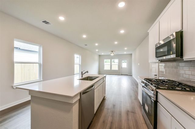 1990 Brookpointe Lane, Dayton, TX 77535