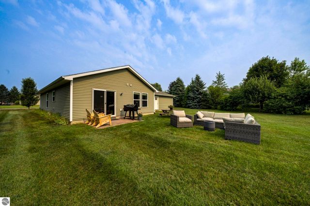 725 Francis Drive, Traverse City, MI 49696