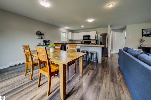 725 Francis Drive, Traverse City, MI 49696