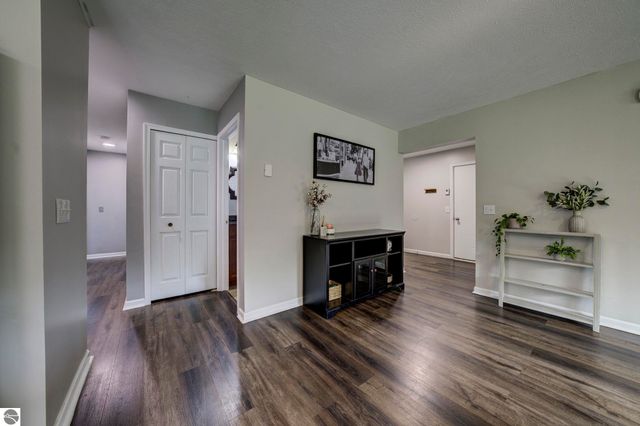 725 Francis Drive, Traverse City, MI 49696