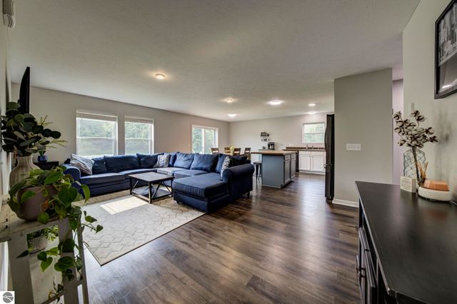 725 Francis Drive, Traverse City, MI 49696