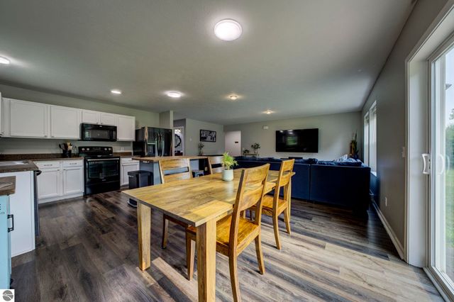 725 Francis Drive, Traverse City, MI 49696