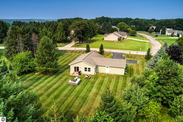 725 Francis Drive, Traverse City, MI 49696