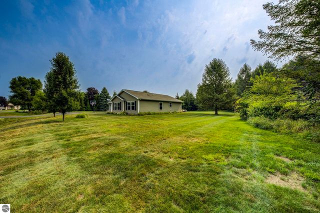 725 Francis Drive, Traverse City, MI 49696
