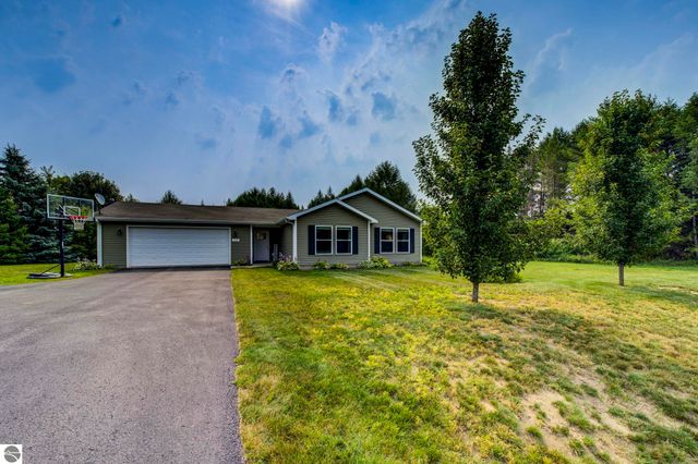 725 Francis Drive, Traverse City, MI 49696