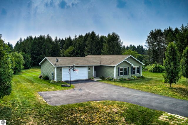 725 Francis Drive, Traverse City, MI 49696