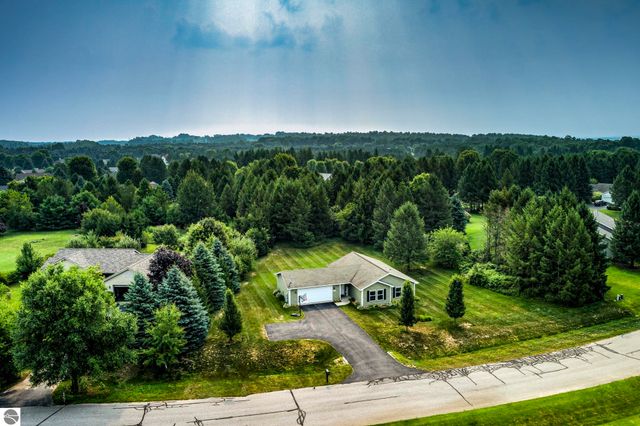 725 Francis Drive, Traverse City, MI 49696