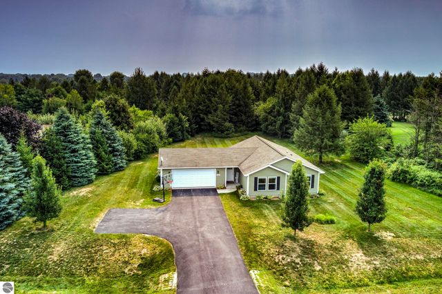 725 Francis Drive, Traverse City, MI 49696