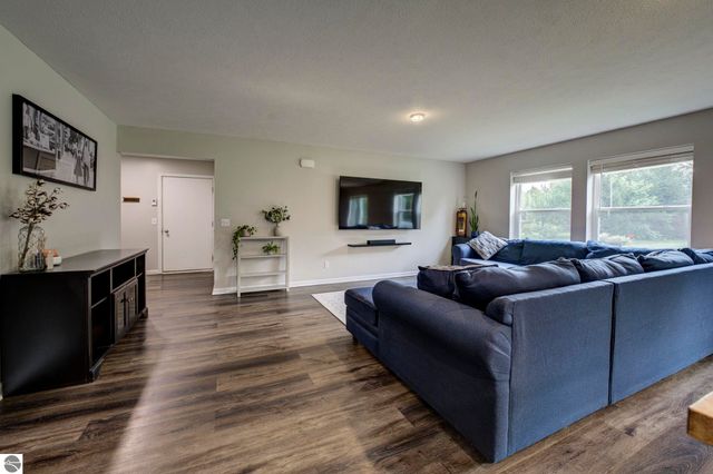 725 Francis Drive, Traverse City, MI 49696