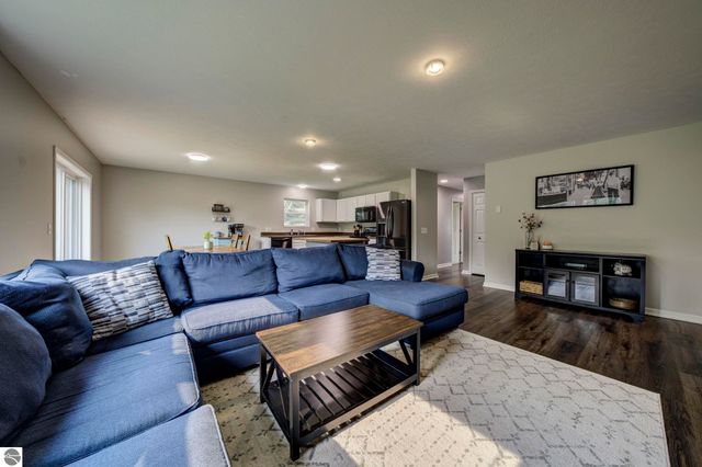 725 Francis Drive, Traverse City, MI 49696