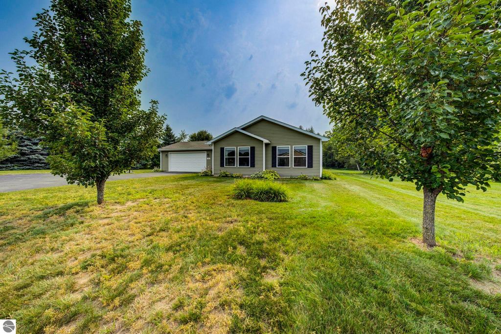 725 Francis Drive, Traverse City, MI 49696
