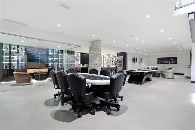 17010 Wallace Way, Village Of Loch Lloyd, MO 64012