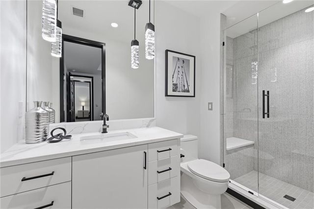 17010 Wallace Way, Village Of Loch Lloyd, MO 64012