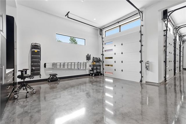 17010 Wallace Way, Village Of Loch Lloyd, MO 64012