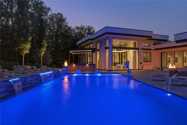 17010 Wallace Way, Village Of Loch Lloyd, MO 64012
