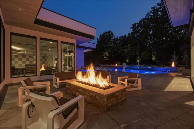 17010 Wallace Way, Village Of Loch Lloyd, MO 64012