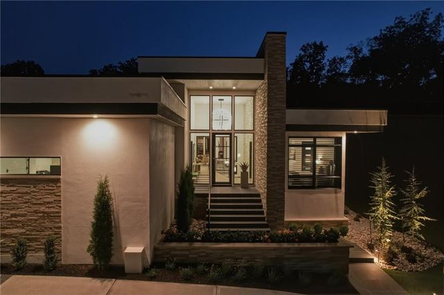17010 Wallace Way, Village Of Loch Lloyd, MO 64012