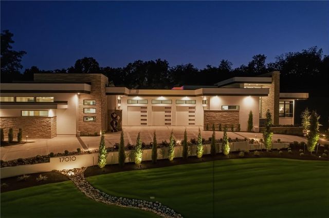 17010 Wallace Way, Village Of Loch Lloyd, MO 64012