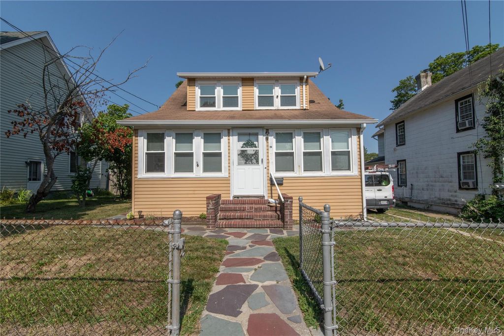 47 Henry Street, Kings Park, NY 11754
