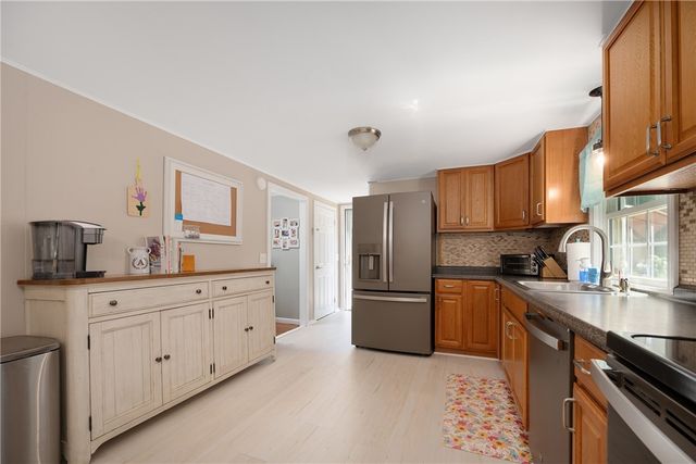 22 Clyde Street, Blackstone, MA 01504