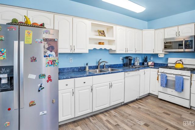 5400 Cherry Tree Lane, Bakersfield, CA 93309