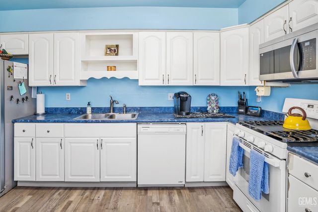 5400 Cherry Tree Lane, Bakersfield, CA 93309