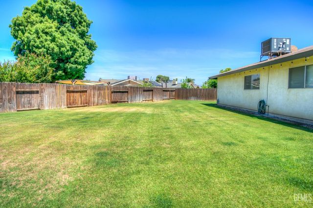 5400 Cherry Tree Lane, Bakersfield, CA 93309