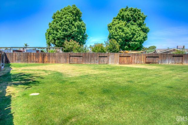 5400 Cherry Tree Lane, Bakersfield, CA 93309