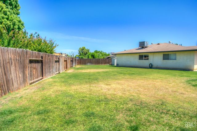 5400 Cherry Tree Lane, Bakersfield, CA 93309