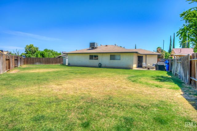 5400 Cherry Tree Lane, Bakersfield, CA 93309
