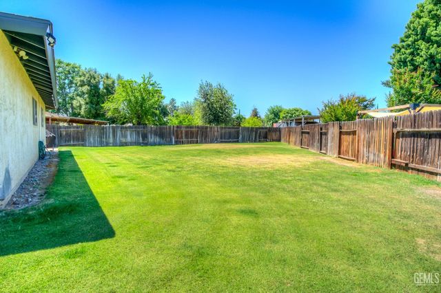5400 Cherry Tree Lane, Bakersfield, CA 93309