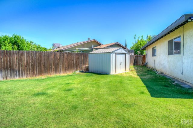 5400 Cherry Tree Lane, Bakersfield, CA 93309