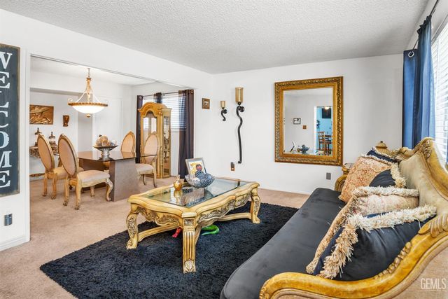 5400 Cherry Tree Lane, Bakersfield, CA 93309