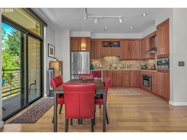 2351 Nw WESTOVER Rd 608, Portland, OR 97210