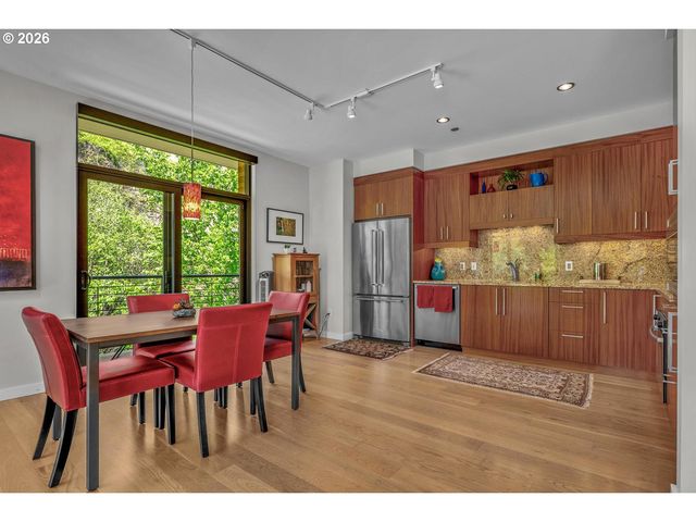 2351 Nw WESTOVER Rd 608, Portland, OR 97210