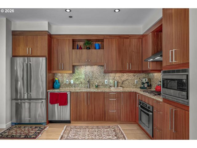 2351 Nw WESTOVER Rd 608, Portland, OR 97210