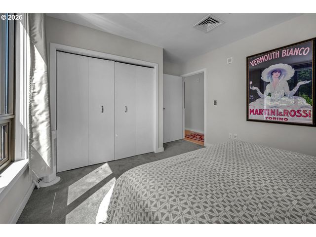 2351 Nw WESTOVER Rd 608, Portland, OR 97210